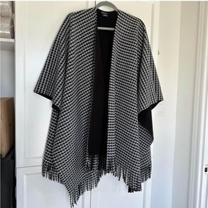 Eivissa Houndstooth Shawl/Wrap/Cape-One Size- Excellent Condition